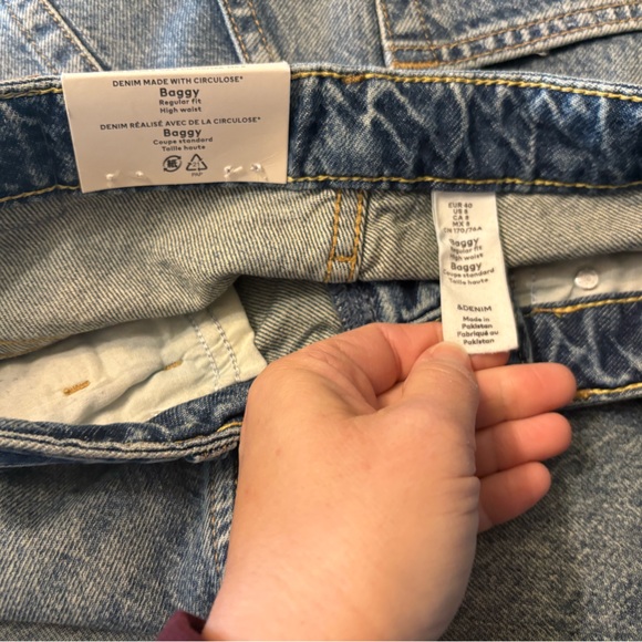NWT H & M Baggy regular high waist jeans size 8 inseam 32” - Picture 5 of 8